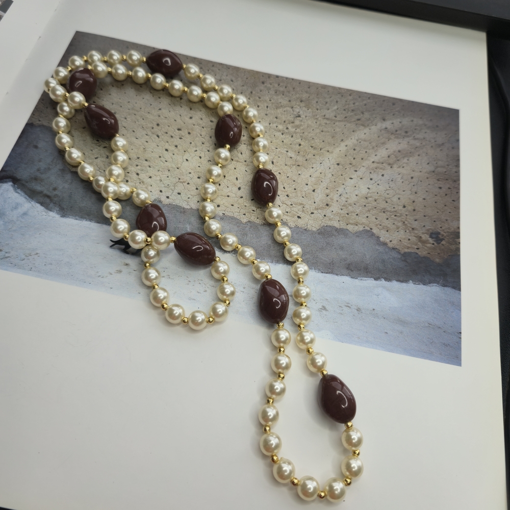 NWOT Classic Pearl and Brown Beaded Necklace
